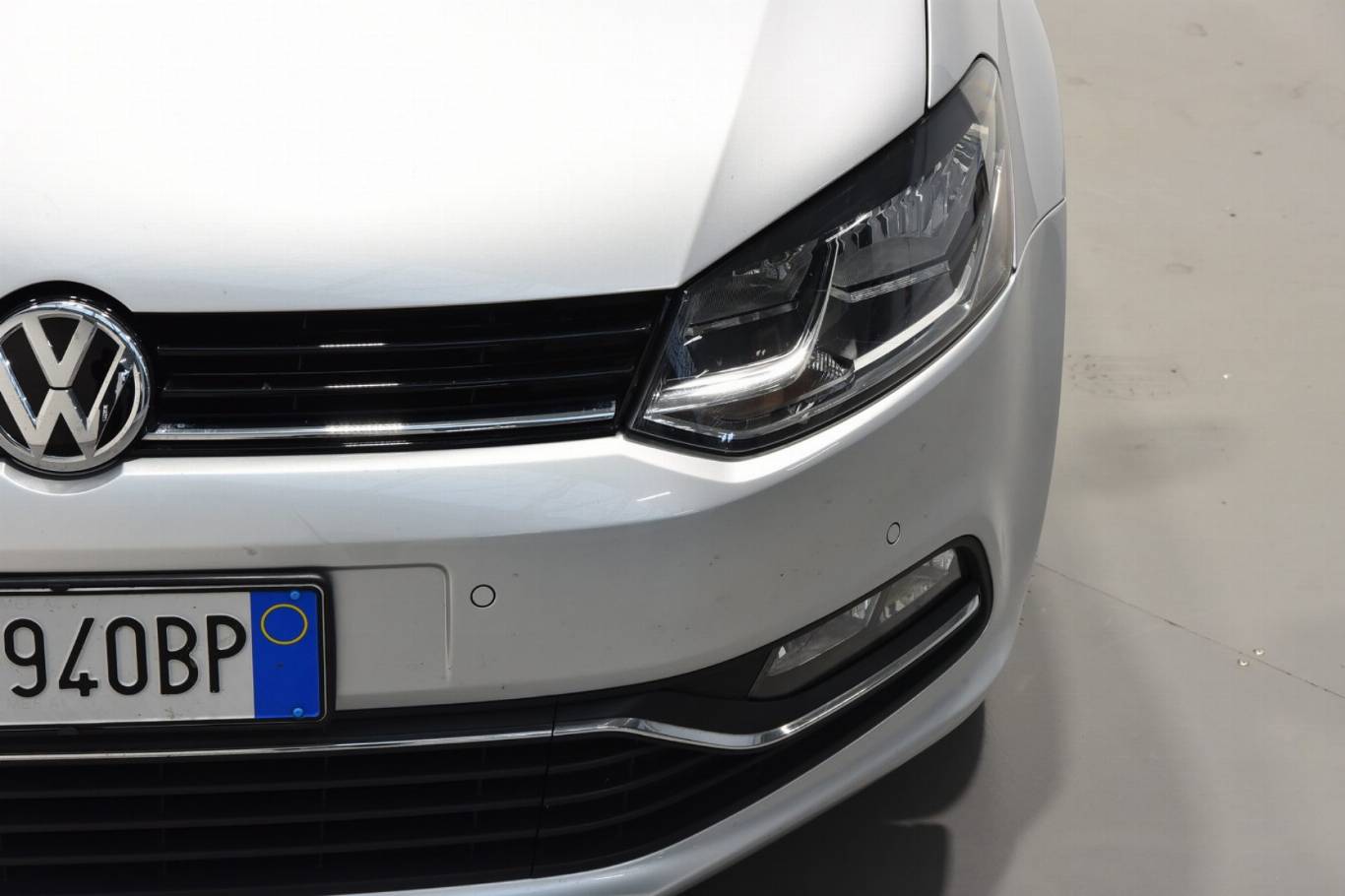 VOLKSWAGEN Polo 15