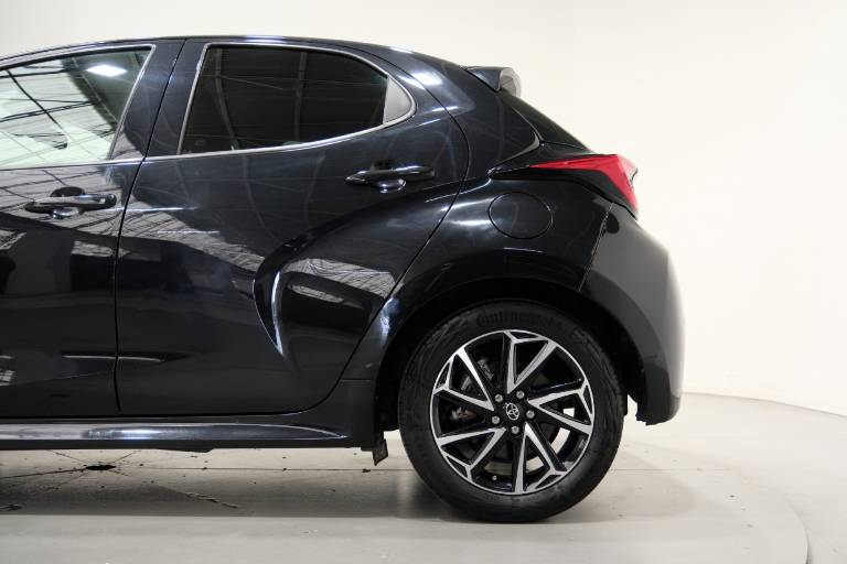 TOYOTA Yaris 41