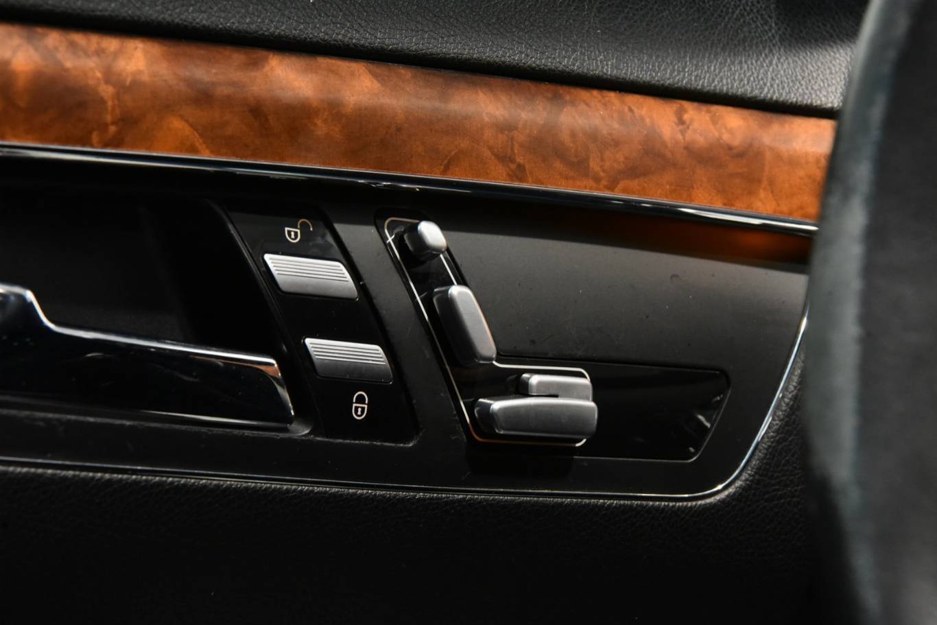 MERCEDES-BENZ S 320 22