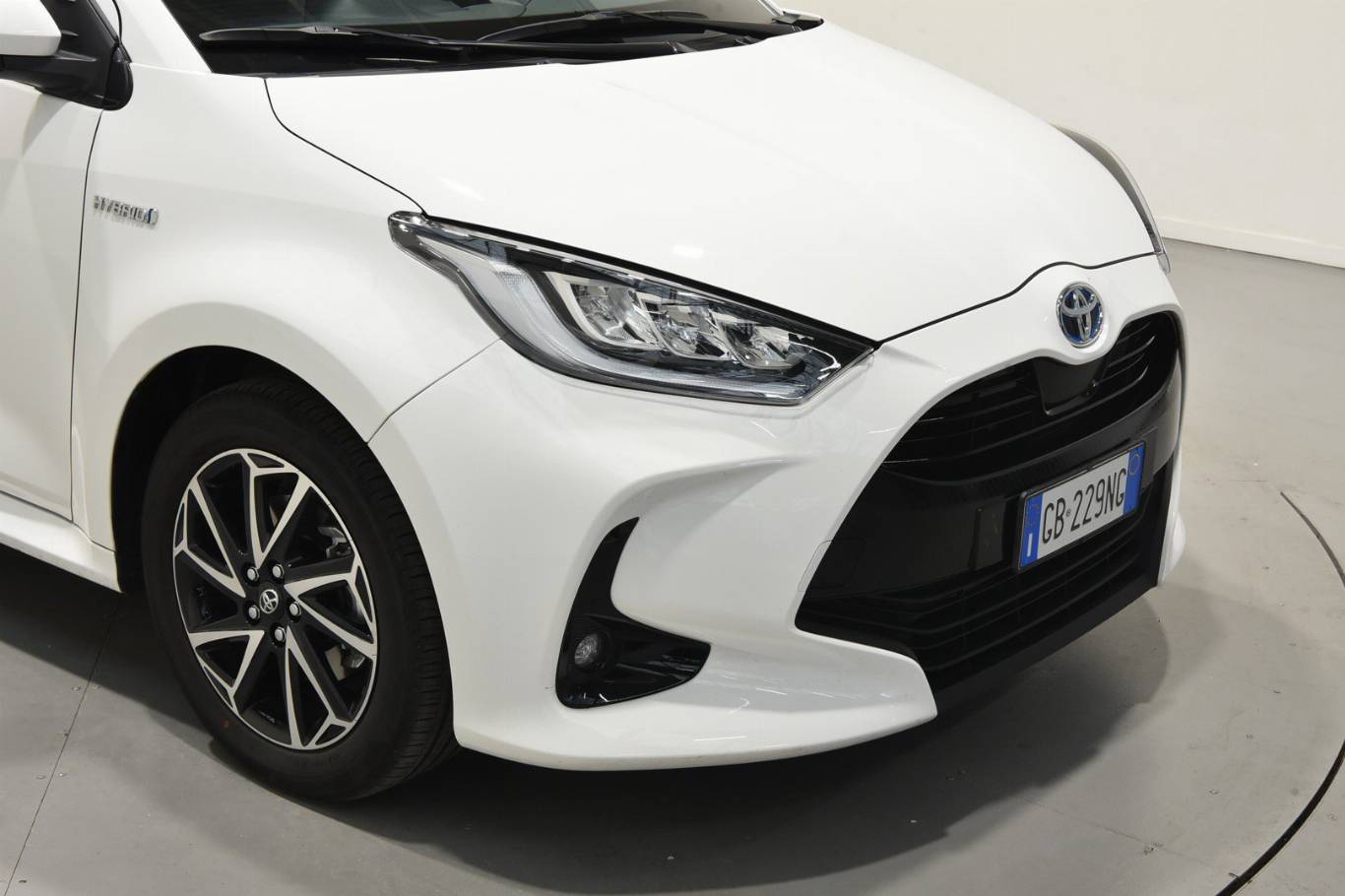 TOYOTA Yaris 44