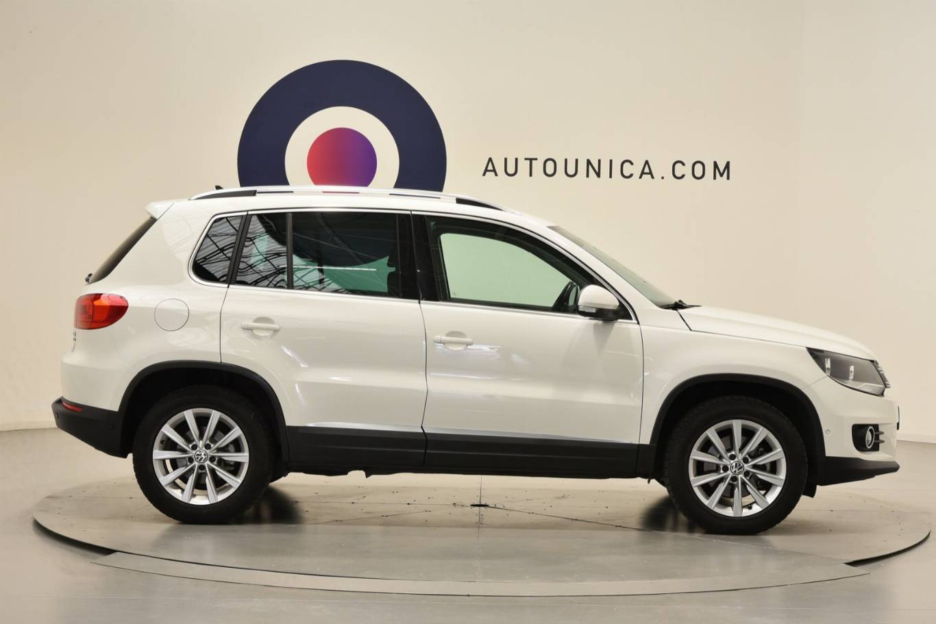 VOLKSWAGEN Tiguan 30