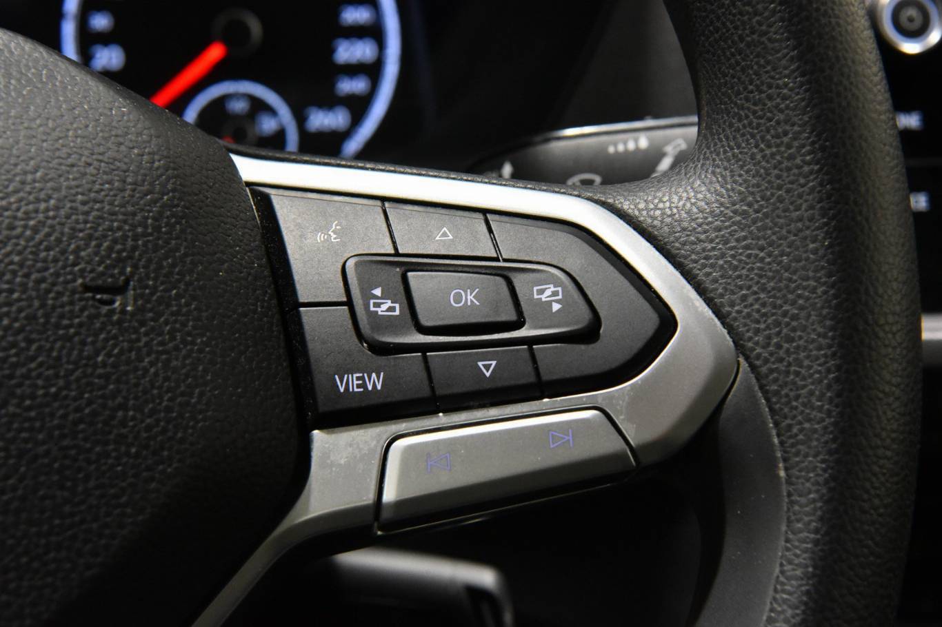 VOLKSWAGEN T-Cross 8