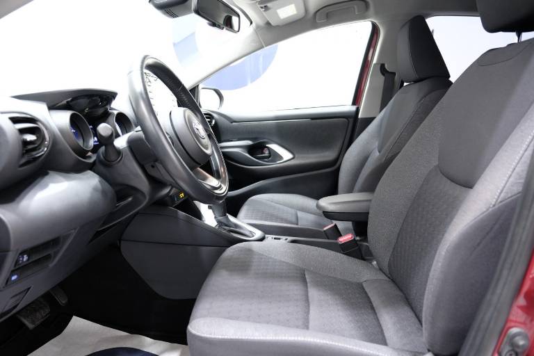 TOYOTA Yaris 21