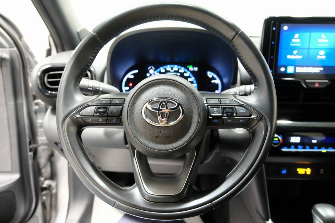 TOYOTA Yaris Cross 7