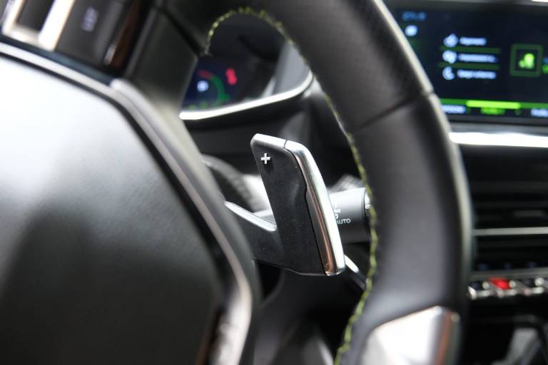 PEUGEOT 208 27