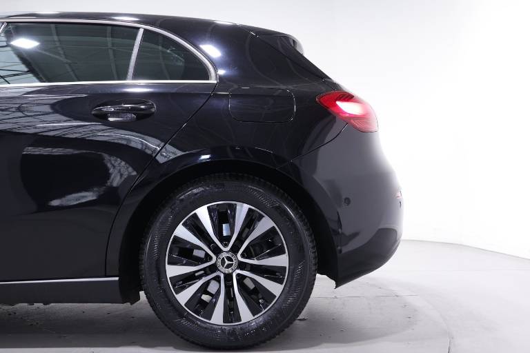 MERCEDES-BENZ A 180 42