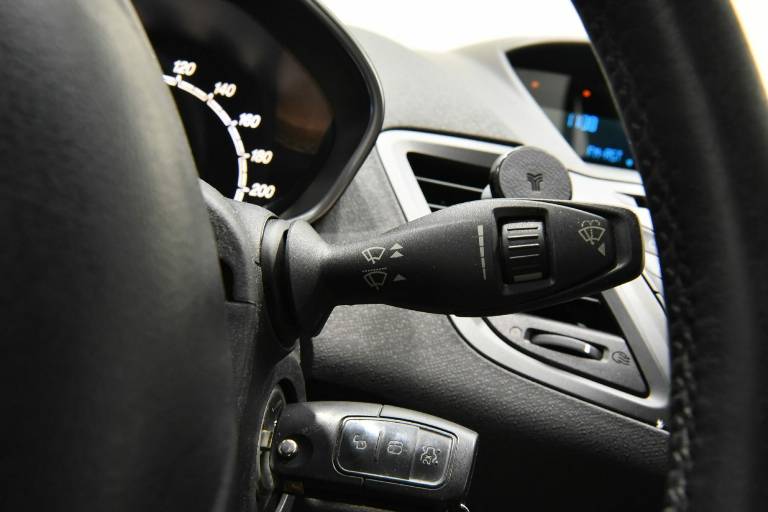 FORD Fiesta 21