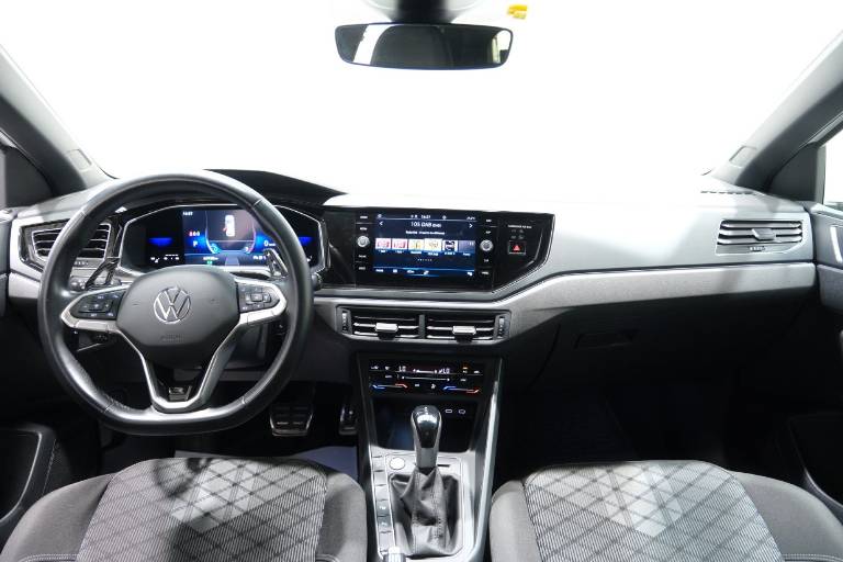 VOLKSWAGEN Polo 10