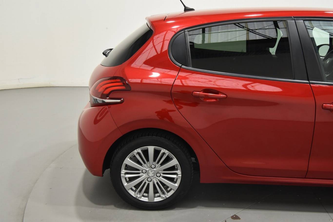 PEUGEOT 208 44