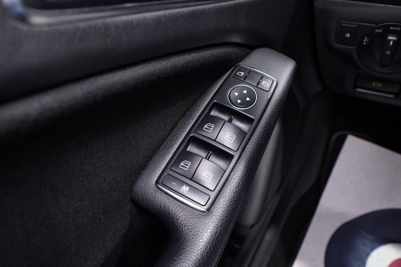 MERCEDES-BENZ A 180 24