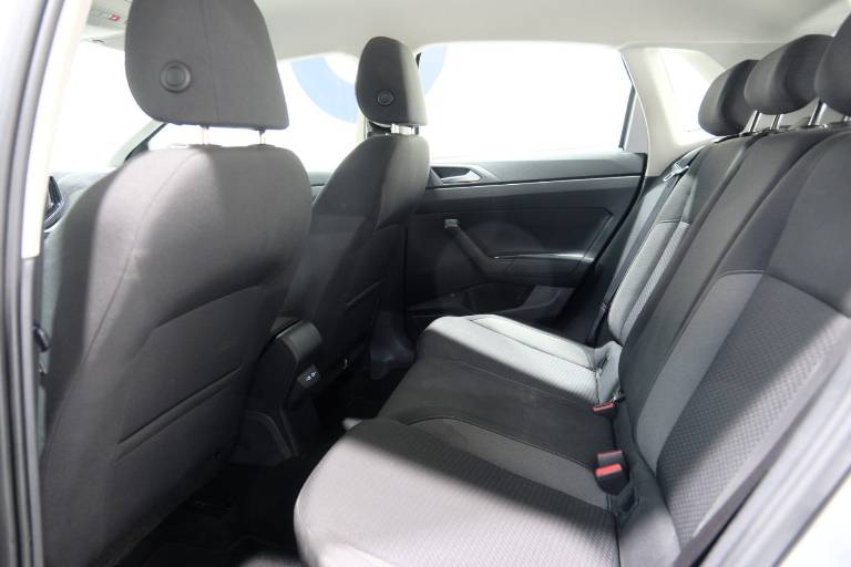 VOLKSWAGEN Polo 40