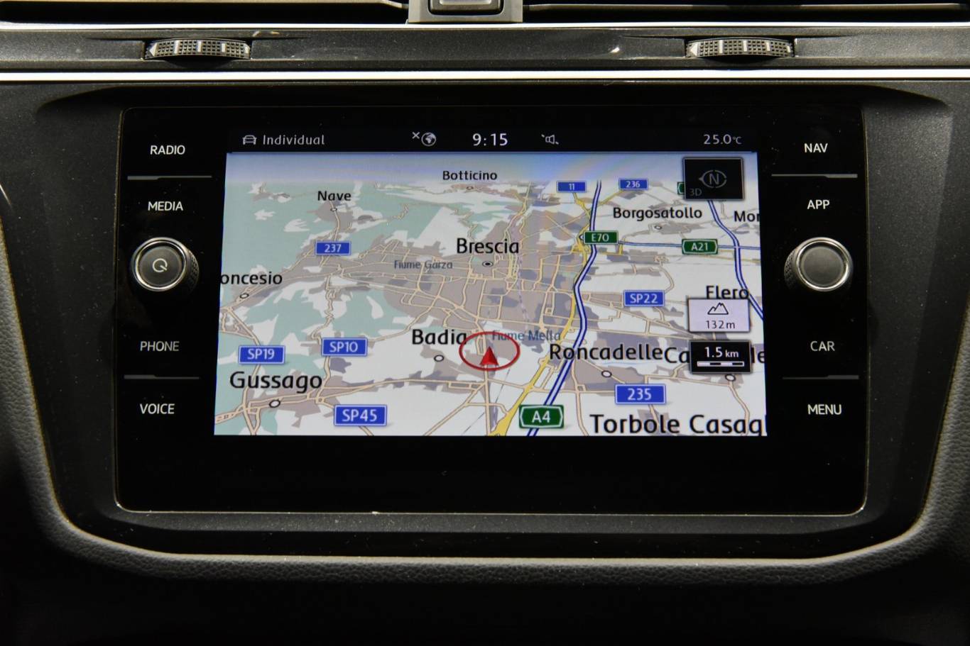 VOLKSWAGEN Tiguan 12