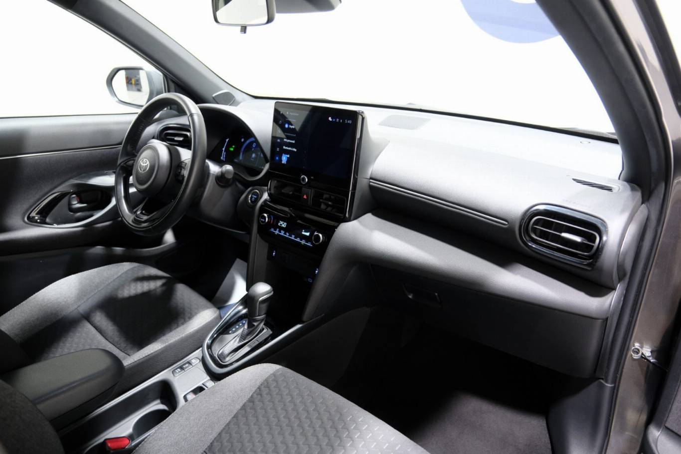 TOYOTA Yaris Cross 55