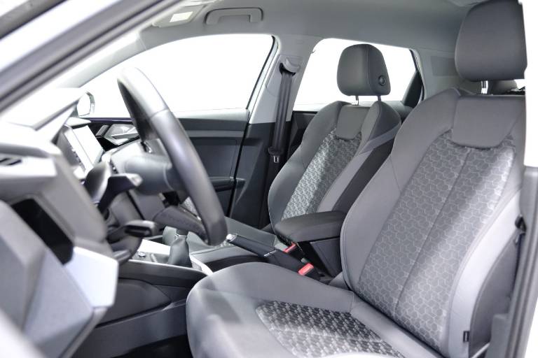 AUDI A1 6