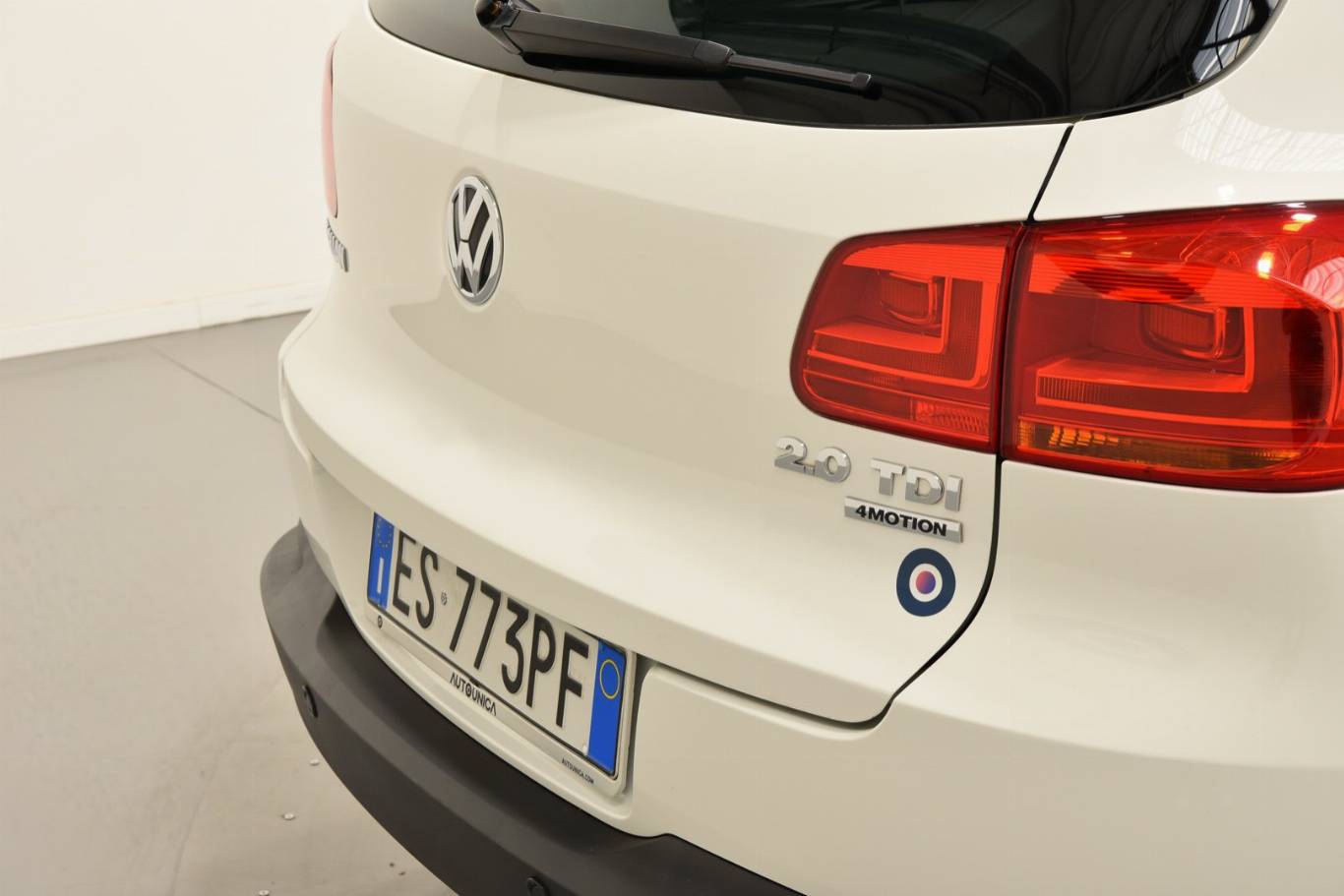 VOLKSWAGEN Tiguan 64