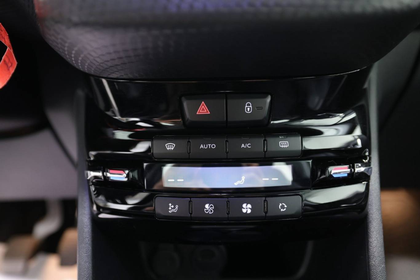 PEUGEOT 2008 26