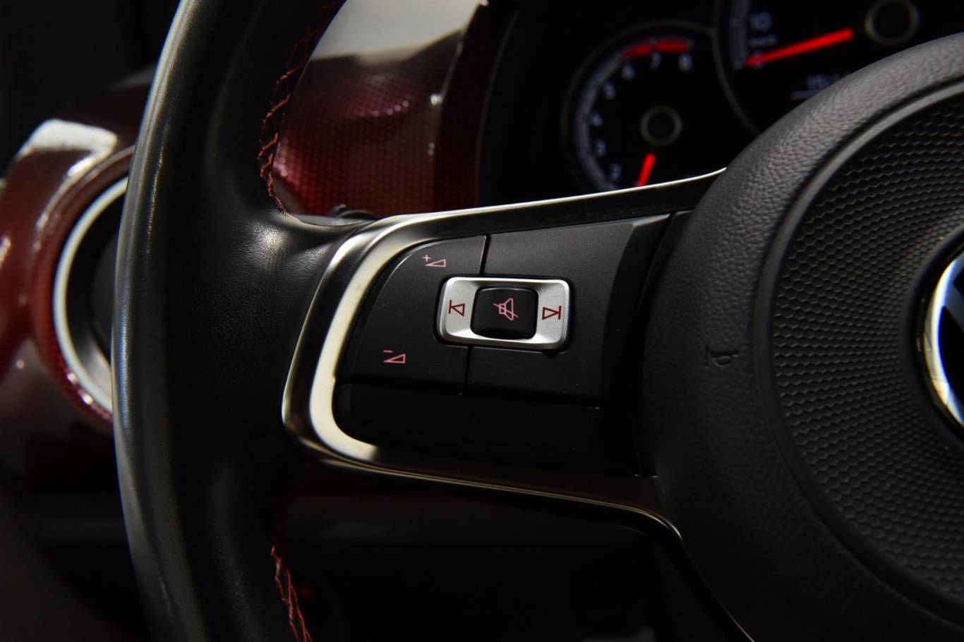 VOLKSWAGEN Up! 7