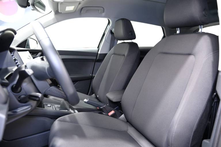 AUDI A1 6