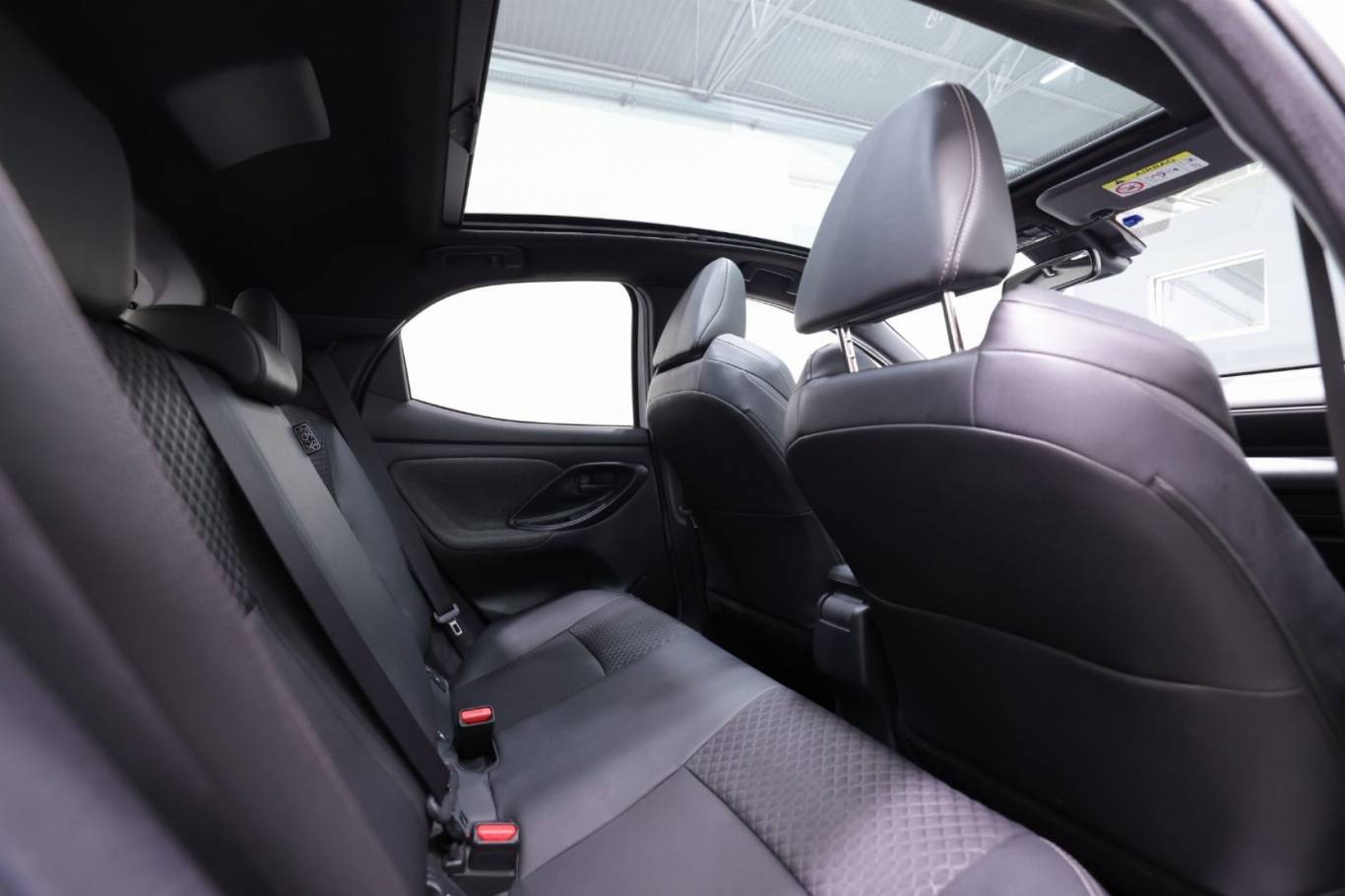 TOYOTA Yaris 48