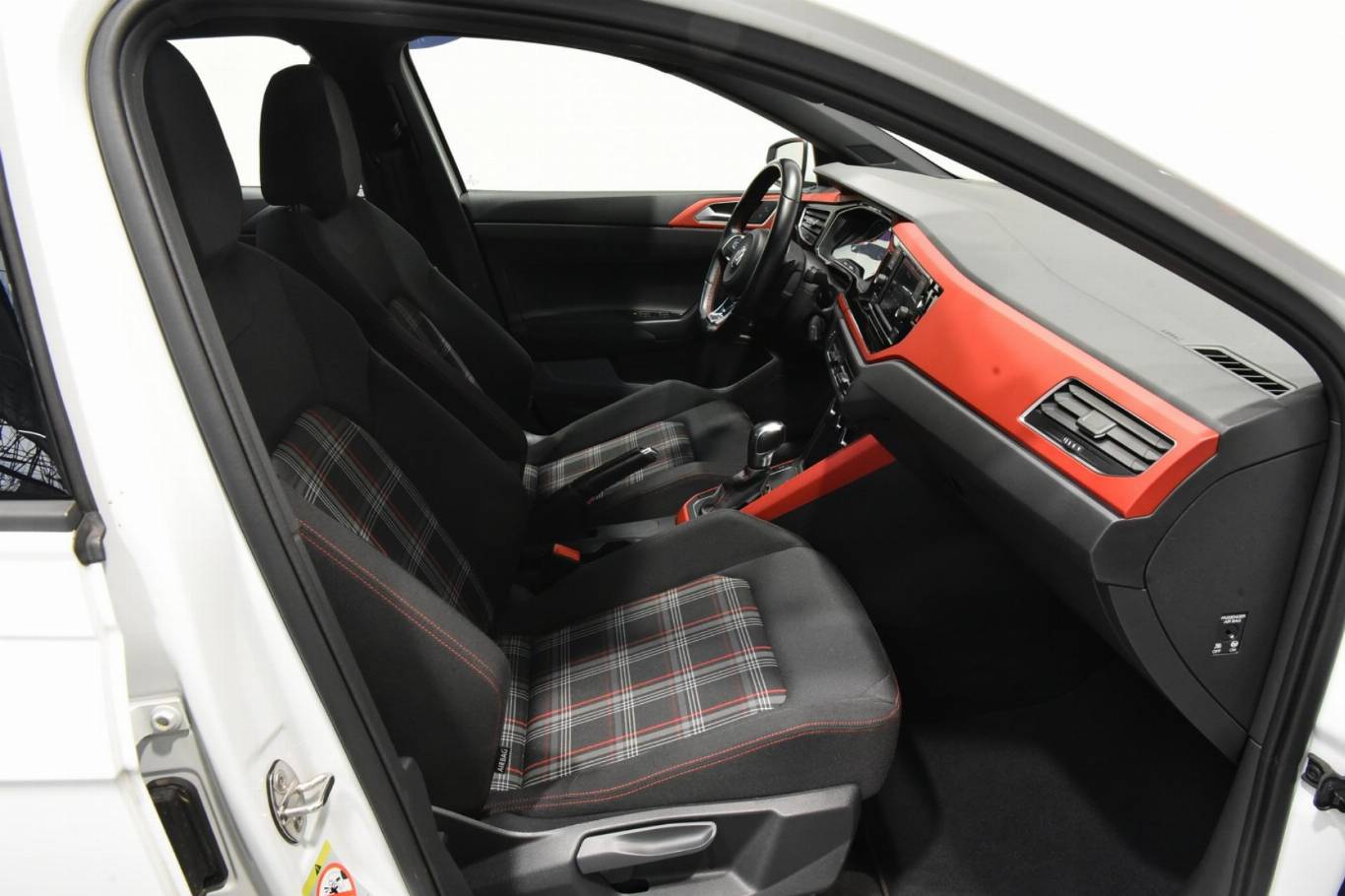 VOLKSWAGEN Polo 21