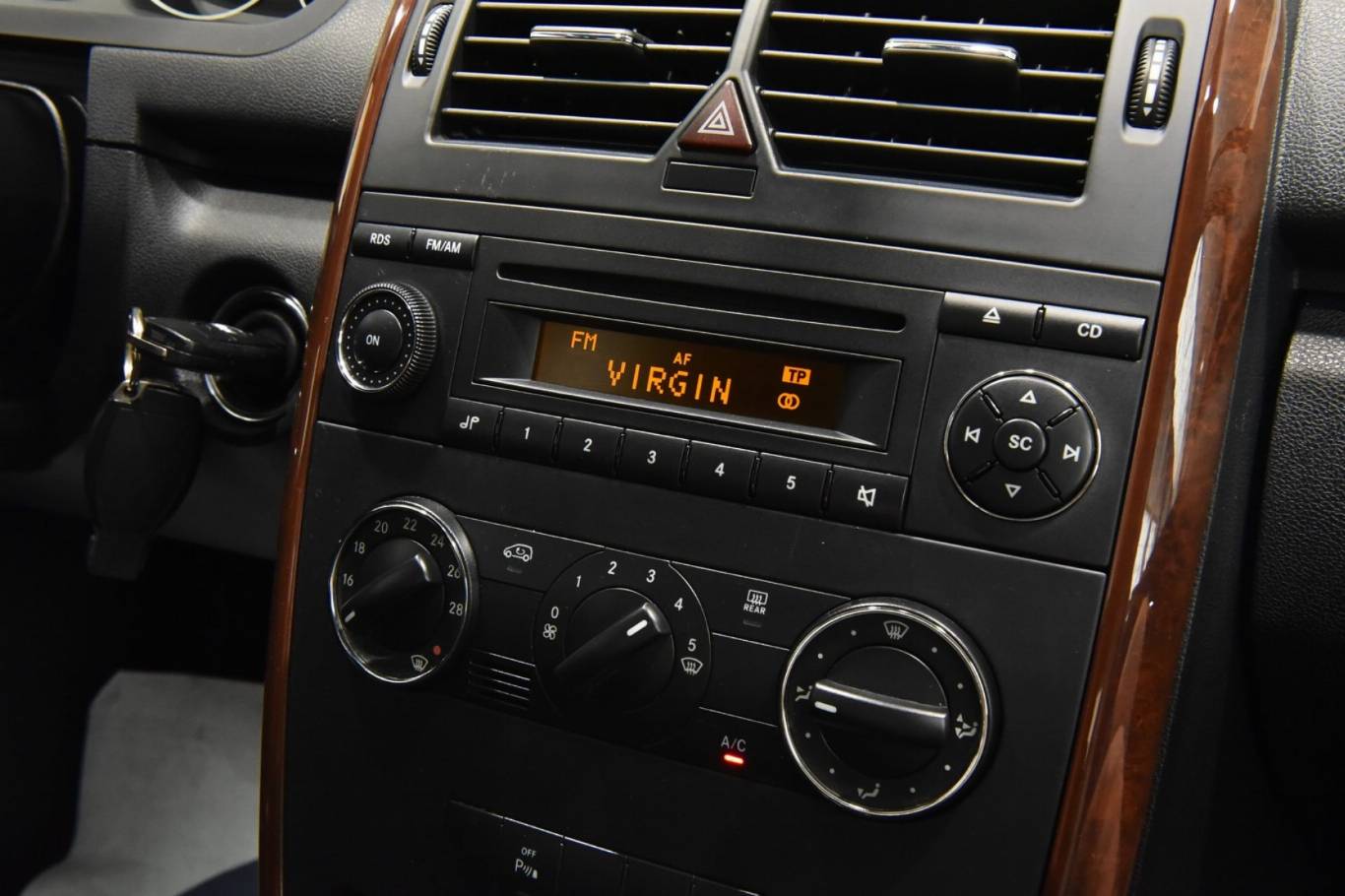 MERCEDES-BENZ A 180 21