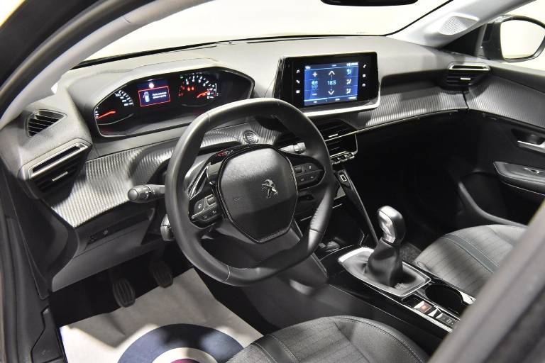 PEUGEOT 208 3