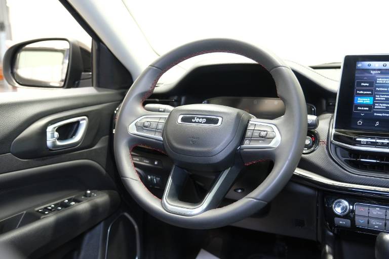 JEEP Compass 47