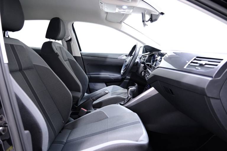 VOLKSWAGEN Polo 58