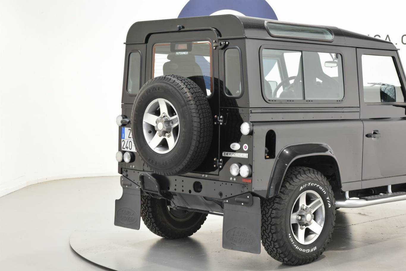 LAND ROVER Defender 16