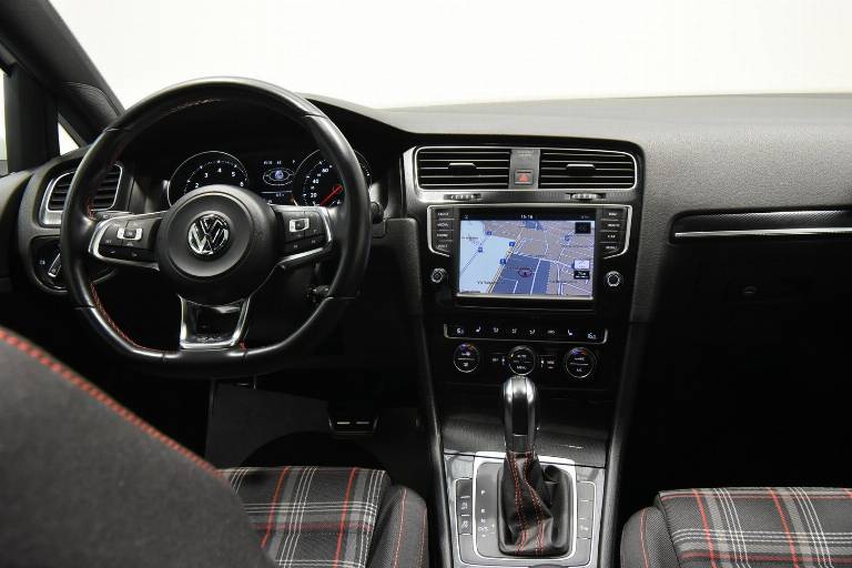 VOLKSWAGEN Golf GTI 23