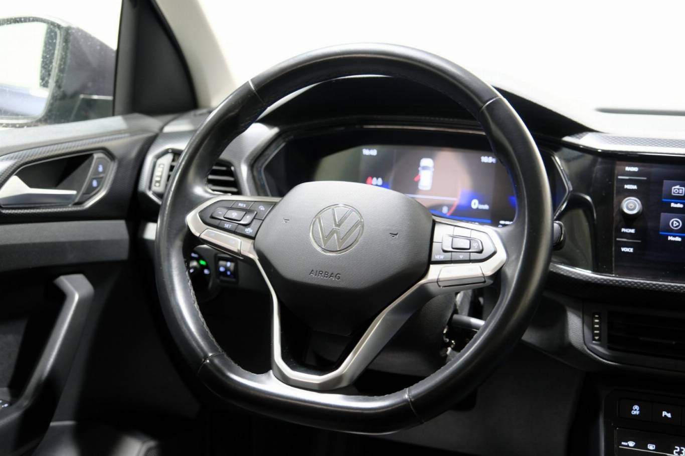 VOLKSWAGEN T-Cross 37