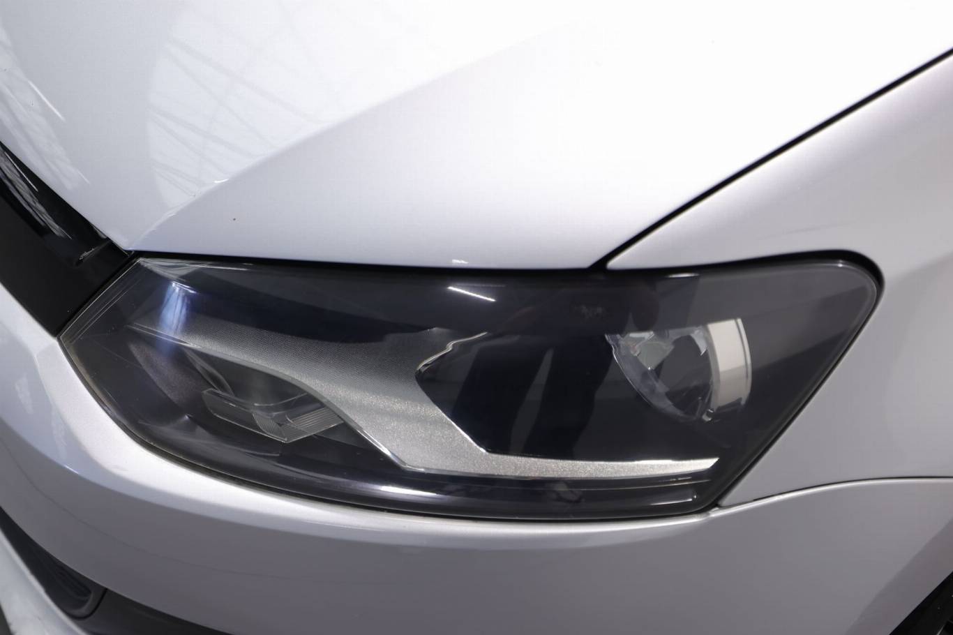 VOLKSWAGEN Polo 17
