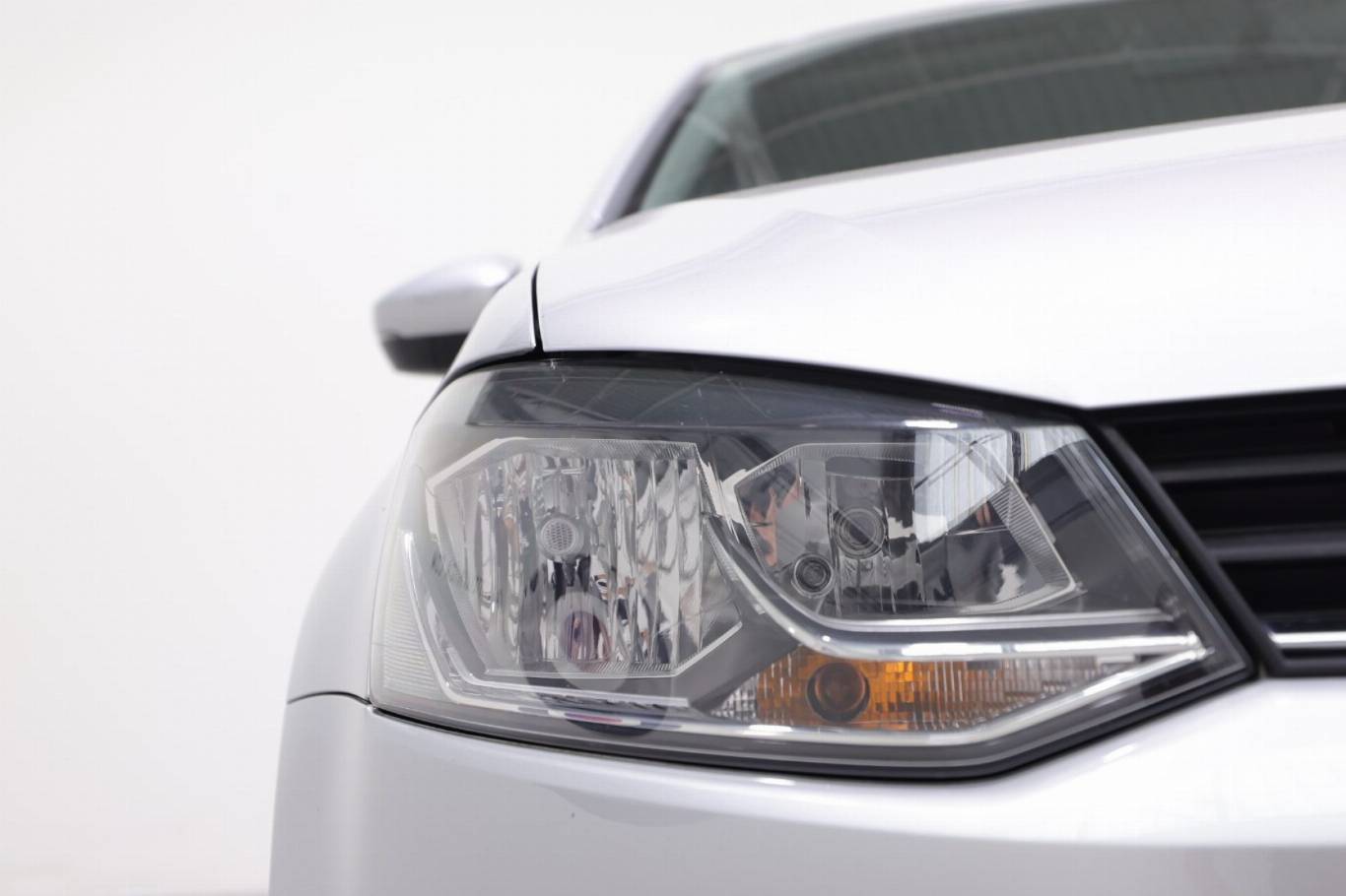 VOLKSWAGEN Polo 12