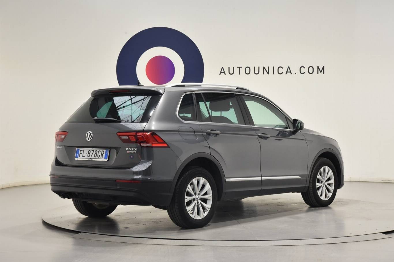 VOLKSWAGEN Tiguan 4