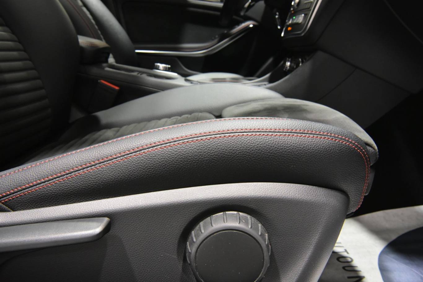 MERCEDES-BENZ CLA 220 51