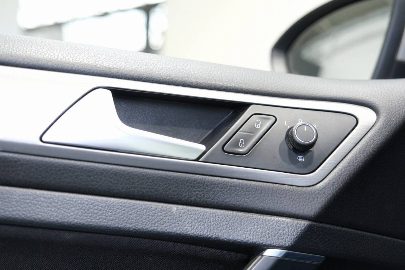VOLKSWAGEN Golf 34