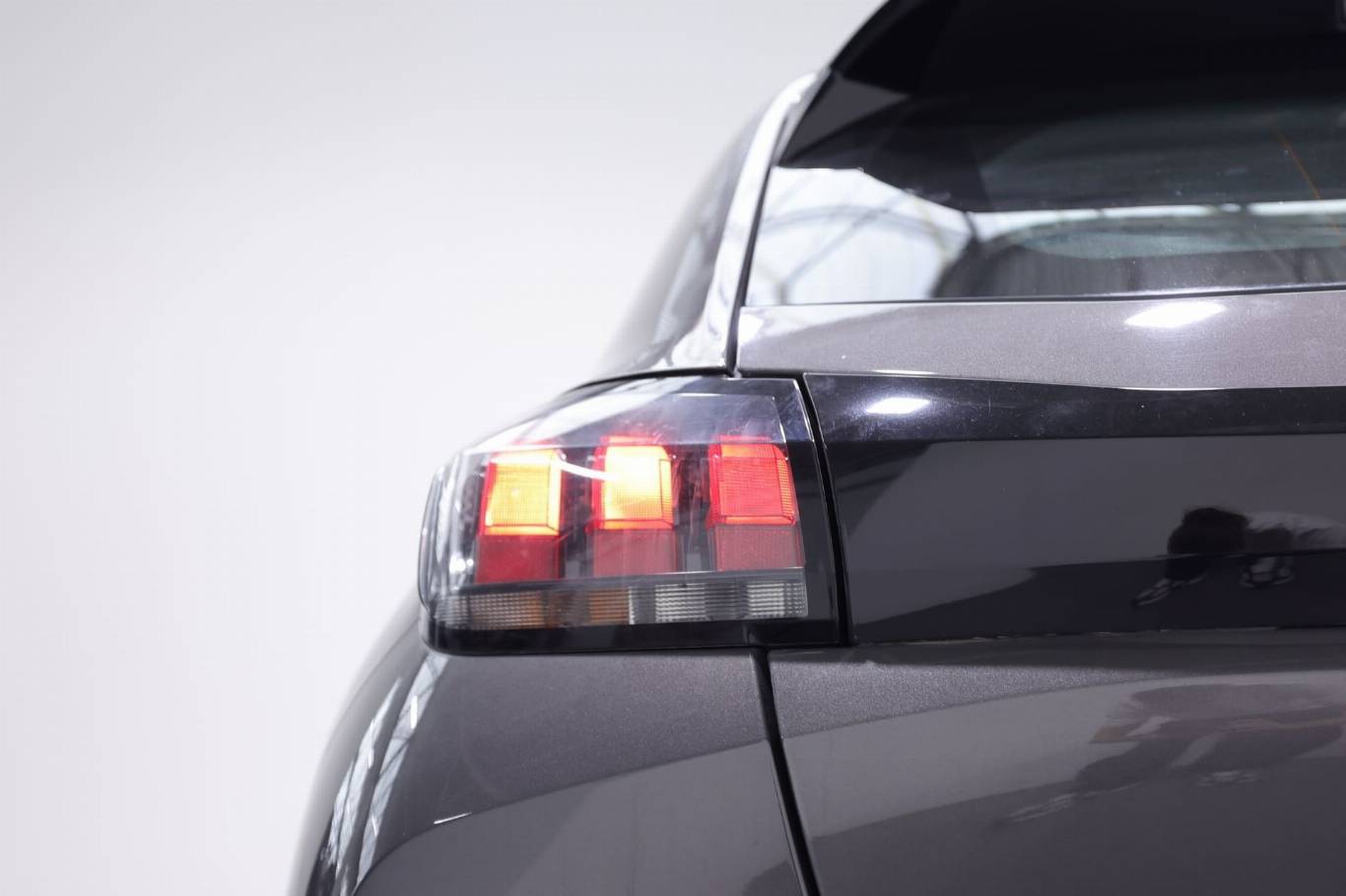 PEUGEOT 208 36