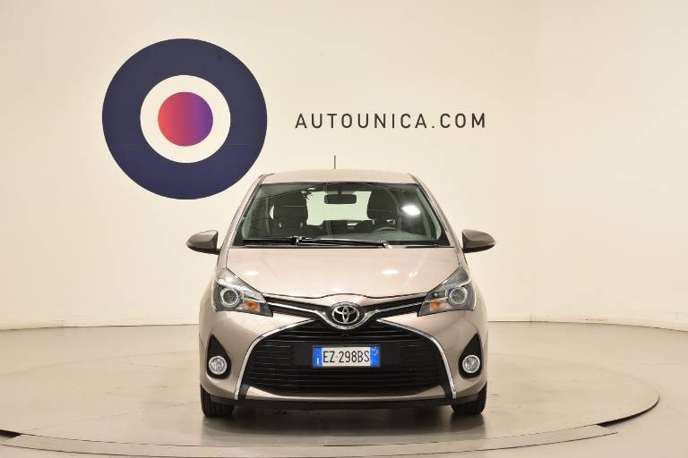 TOYOTA Yaris 5