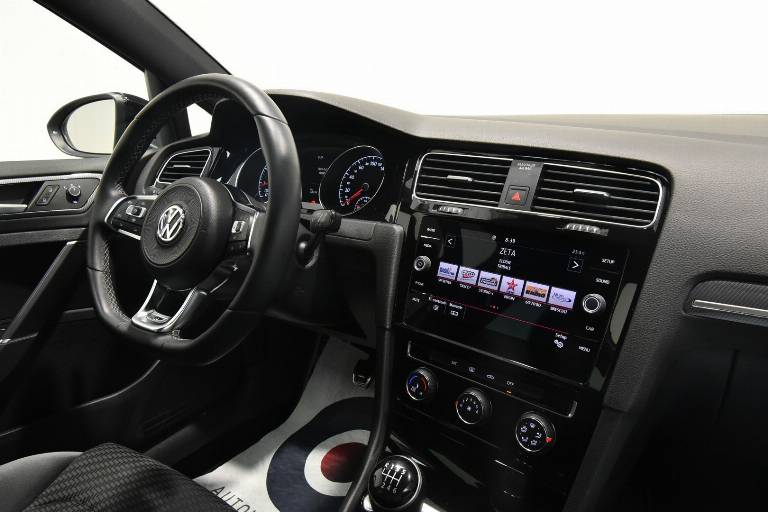 VOLKSWAGEN Golf 28