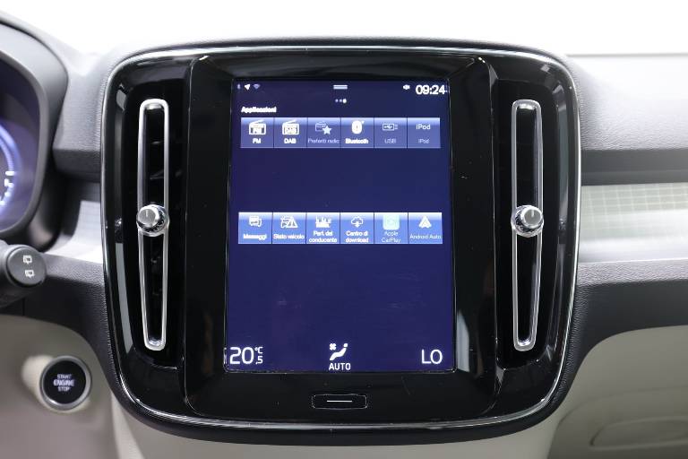 VOLVO XC40 26