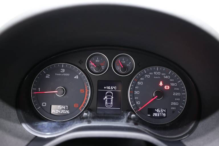 AUDI A3 8