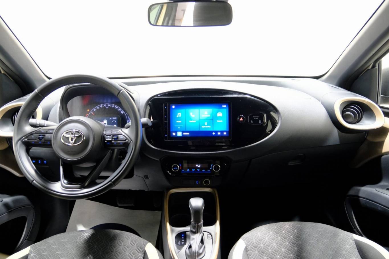 TOYOTA Aygo X 10