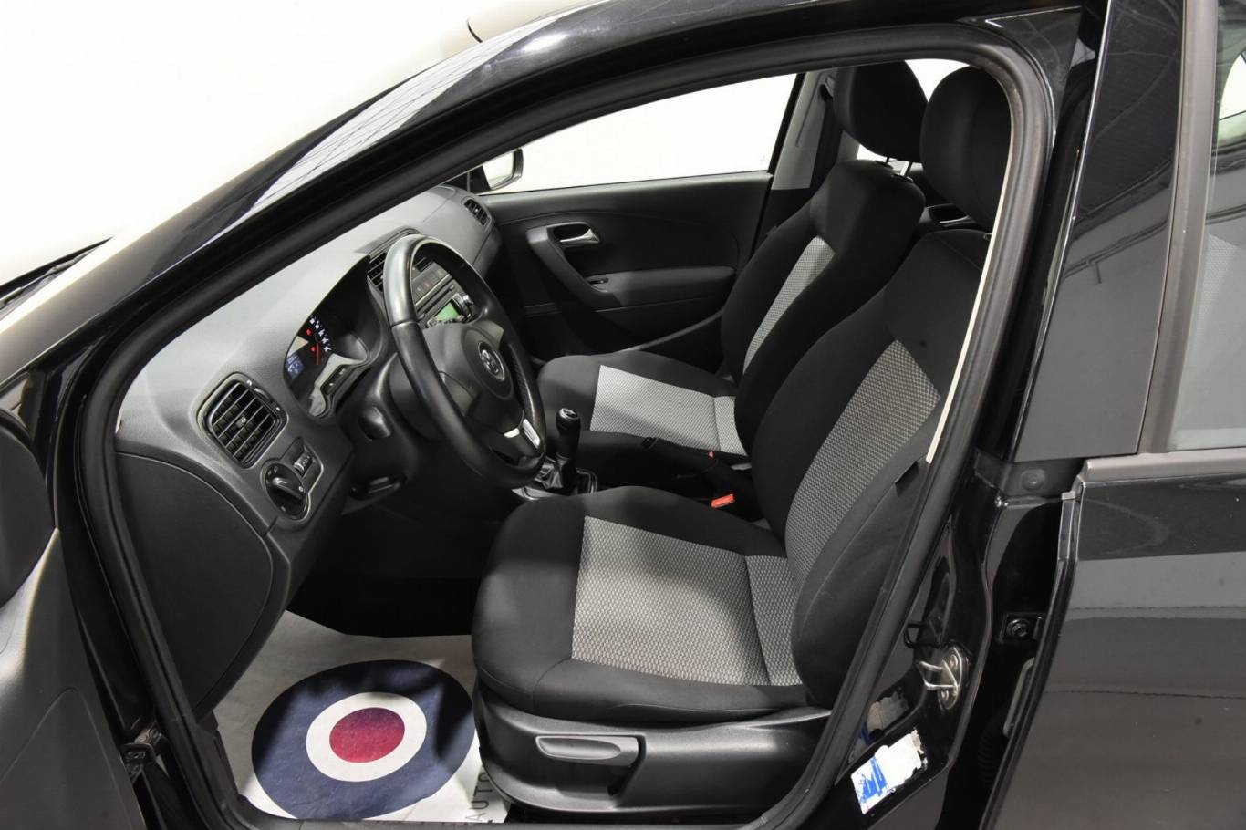 VOLKSWAGEN Polo 4