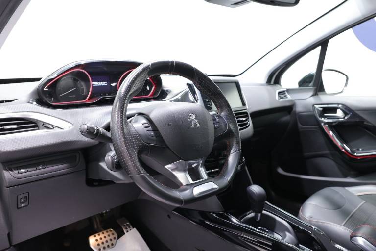 PEUGEOT 2008 5