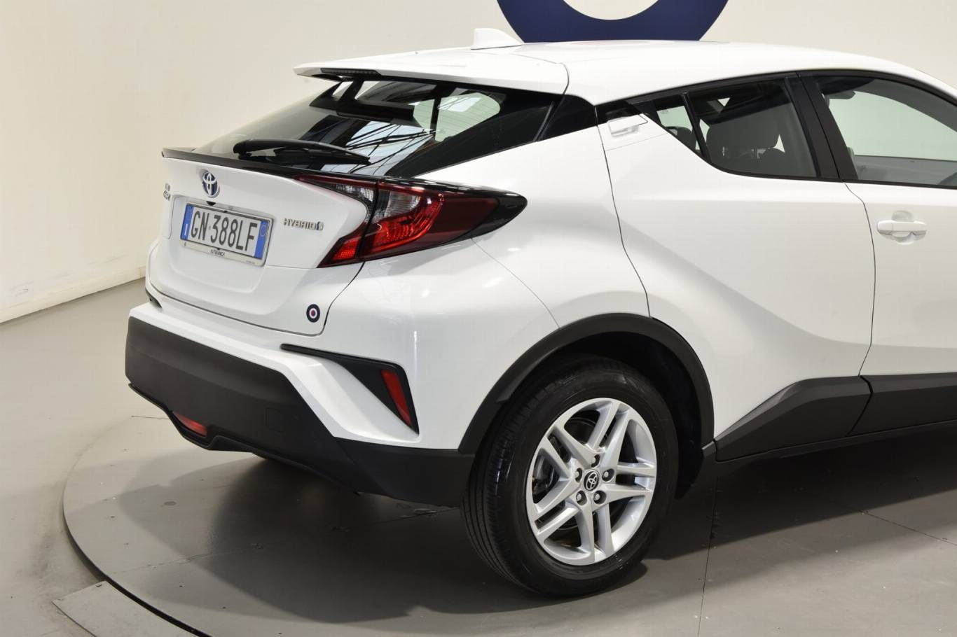 TOYOTA C-HR 16