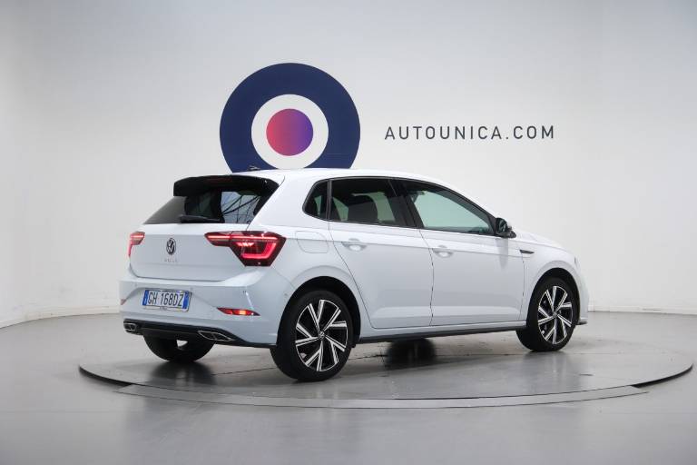 VOLKSWAGEN Polo 15