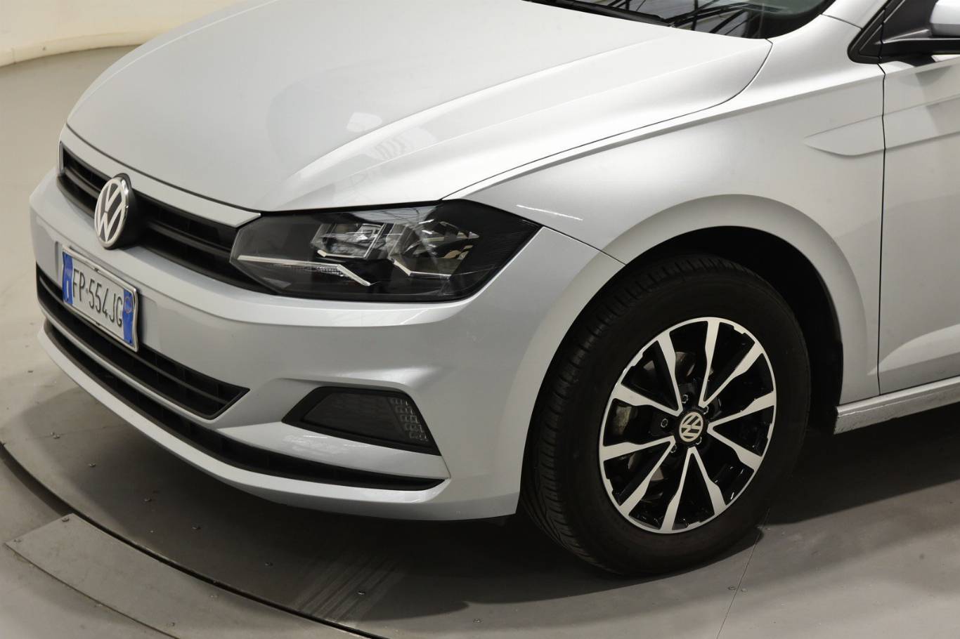 VOLKSWAGEN Polo 18