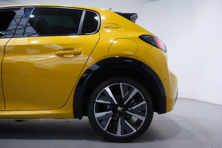 PEUGEOT 208 46