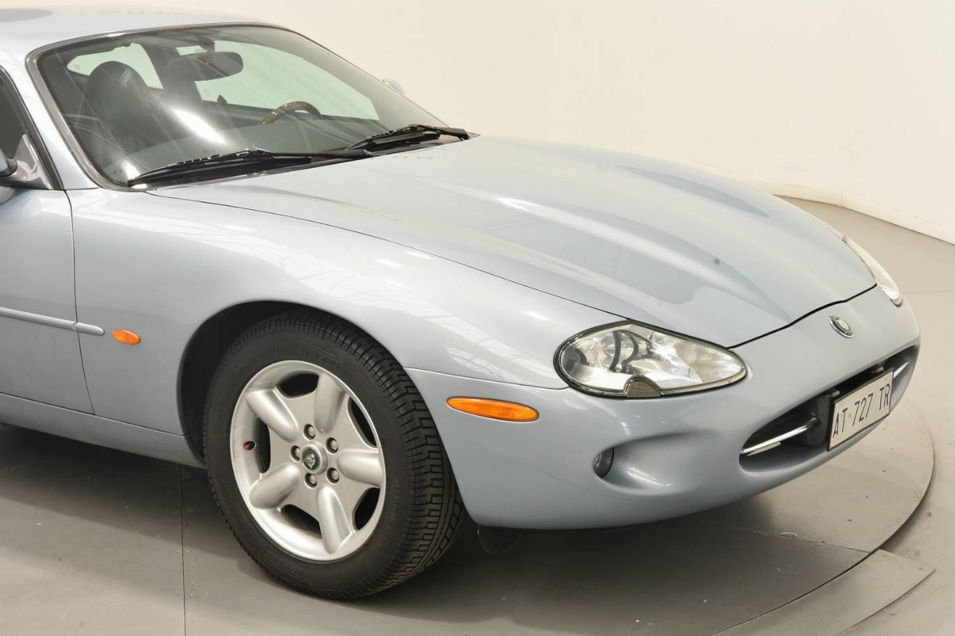 JAGUAR XK8 34