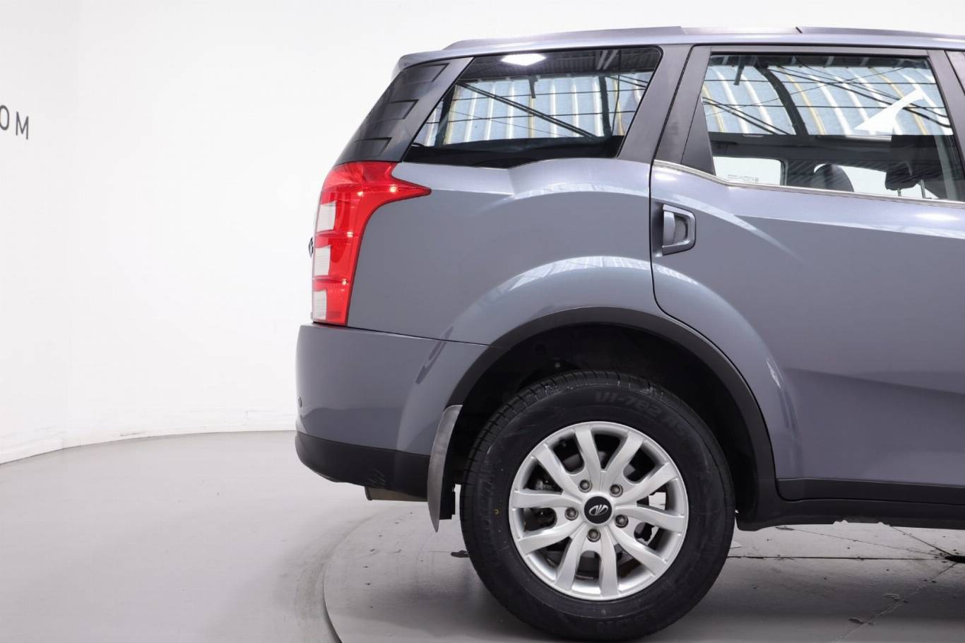 MAHINDRA XUV500 43